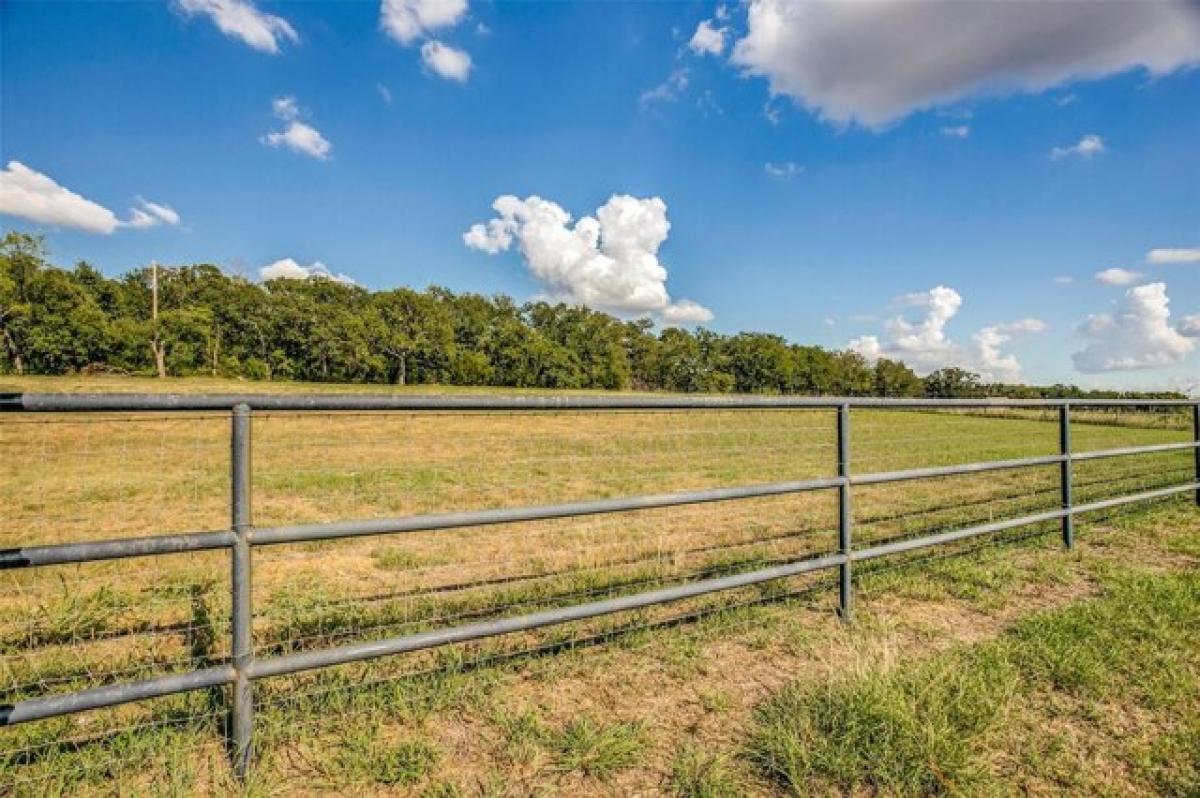 Picture of Residential Land For Sale in Burleson, Texas, United States