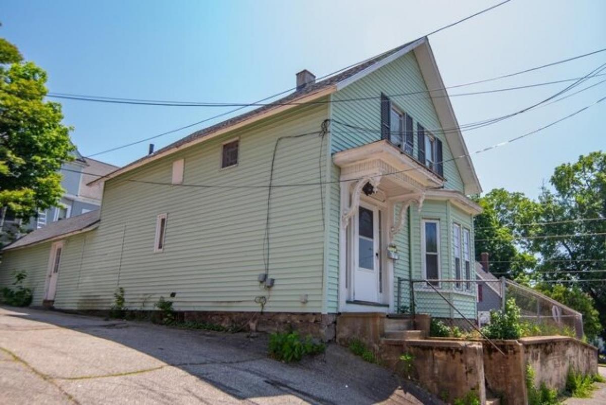 Picture of Home For Sale in Manchester, New Hampshire, United States