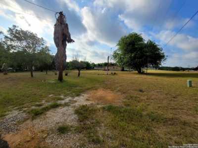 Residential Land For Sale in Floresville, Texas