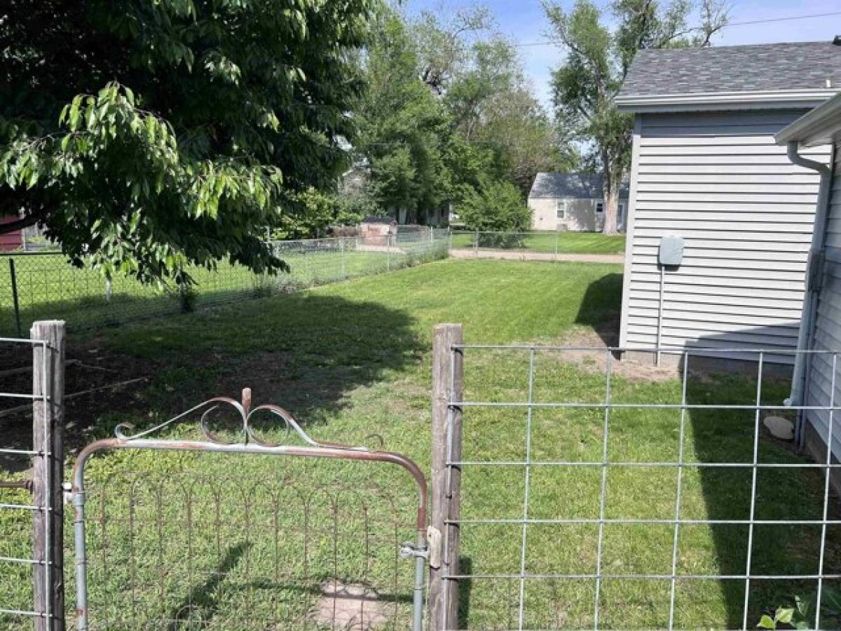 Picture of Home For Sale in Cozad, Nebraska, United States