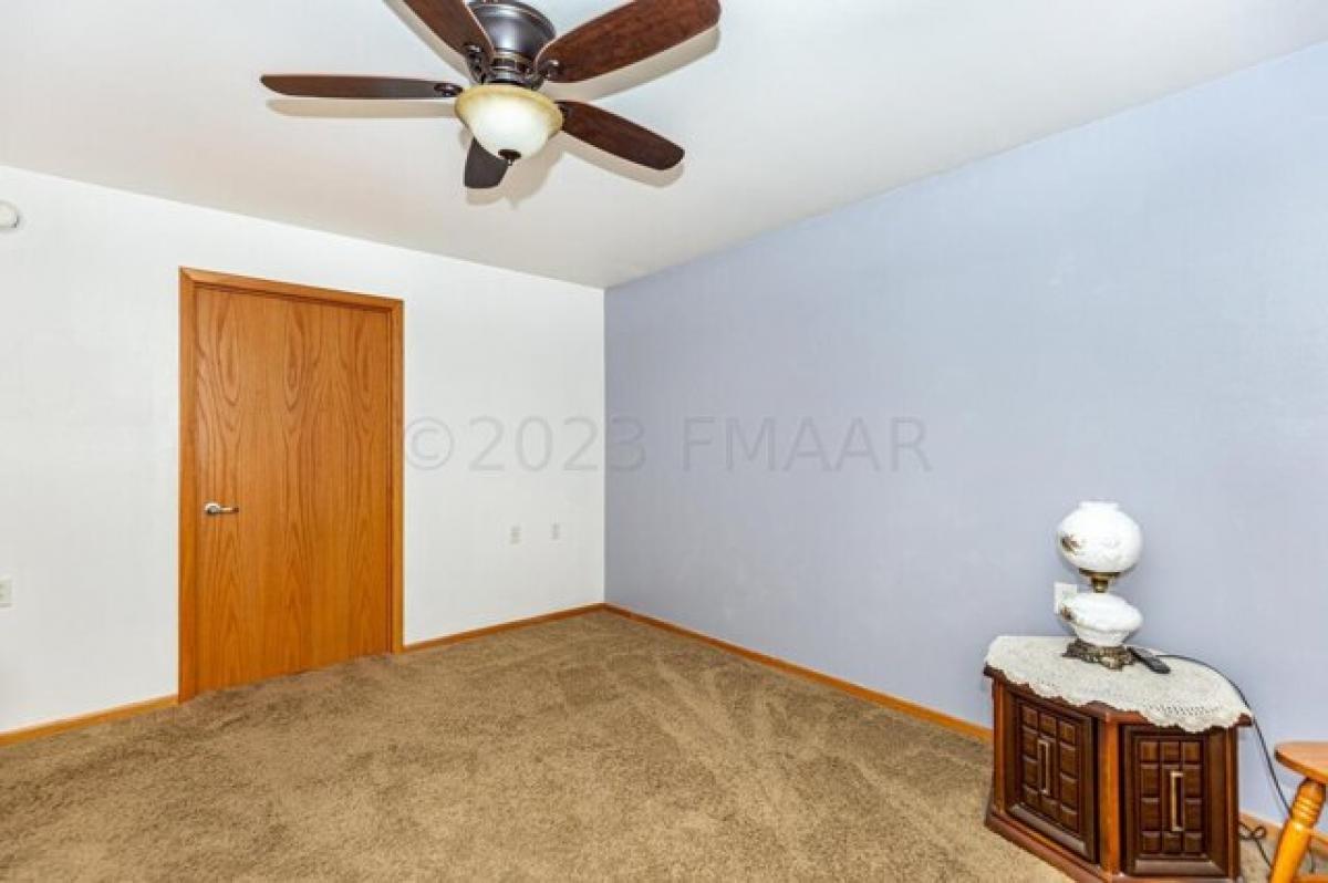 Picture of Home For Sale in West Fargo, North Dakota, United States