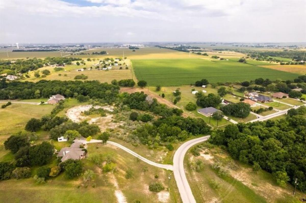 Picture of Residential Land For Sale in Seguin, Texas, United States