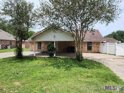 Home For Sale in Prairieville, Louisiana