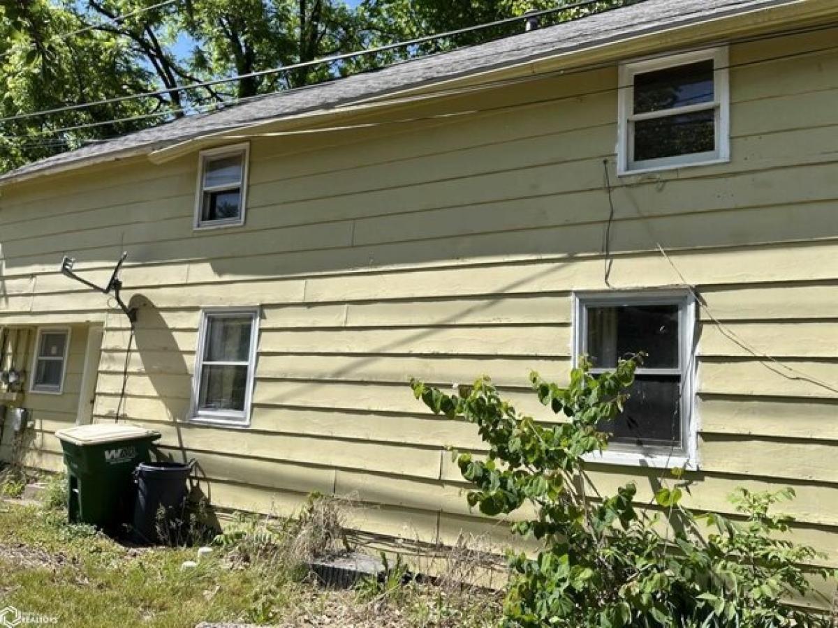 Picture of Home For Sale in Fairfield, Iowa, United States