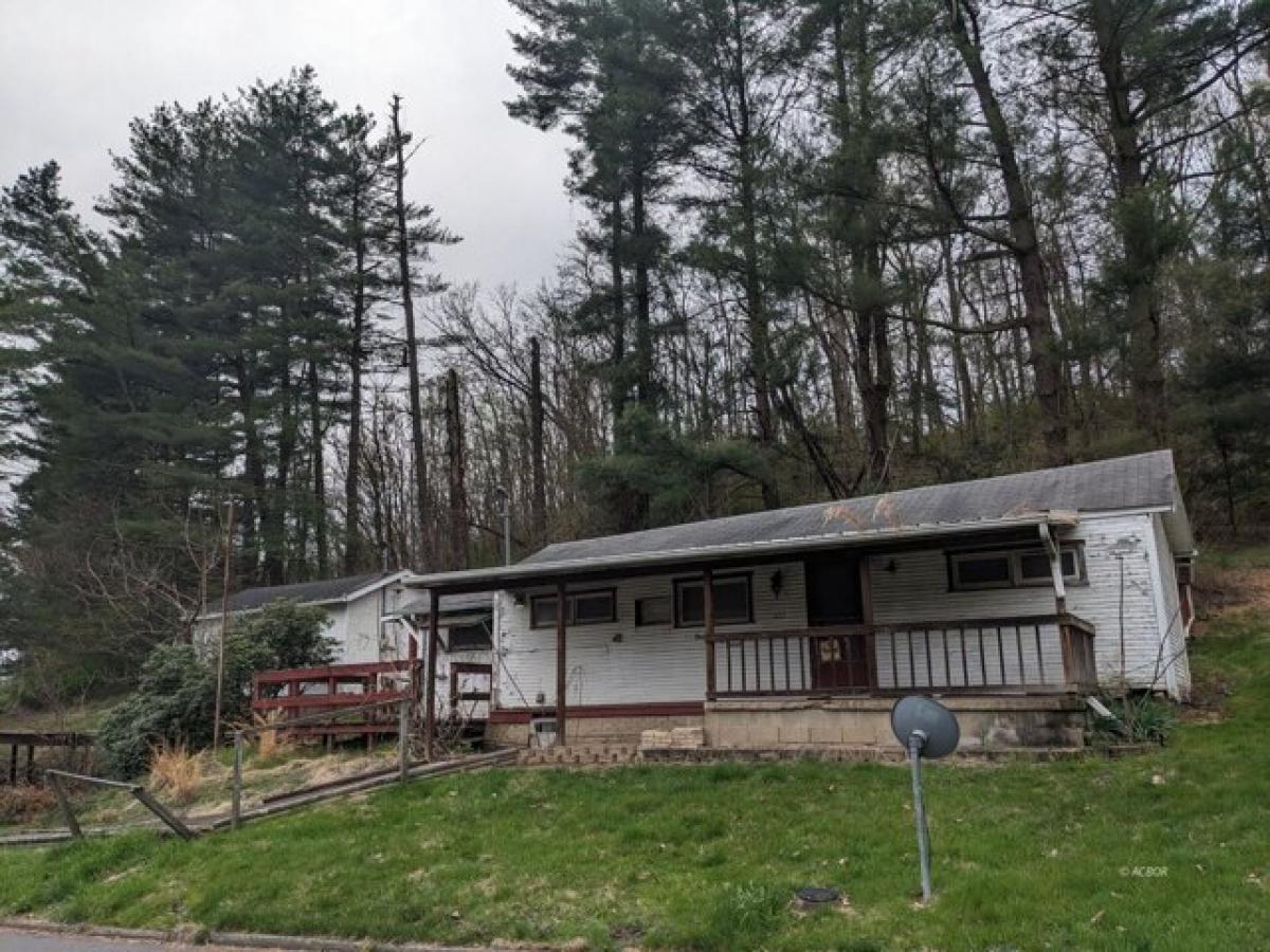 Picture of Home For Sale in Nelsonville, Ohio, United States