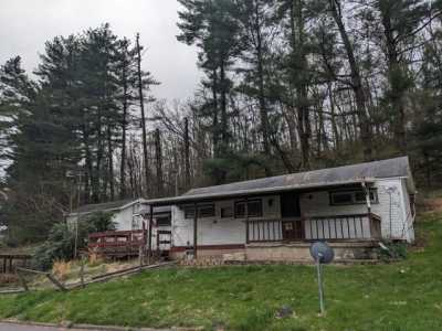 Home For Sale in Nelsonville, Ohio