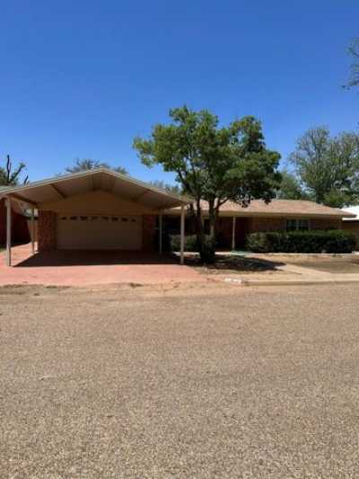 Home For Sale in Seagraves, Texas