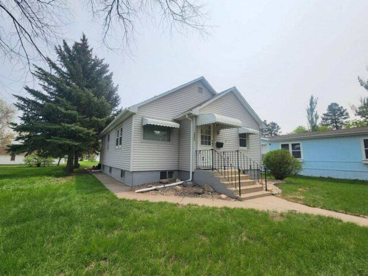 Picture of Home For Sale in Miller, South Dakota, United States