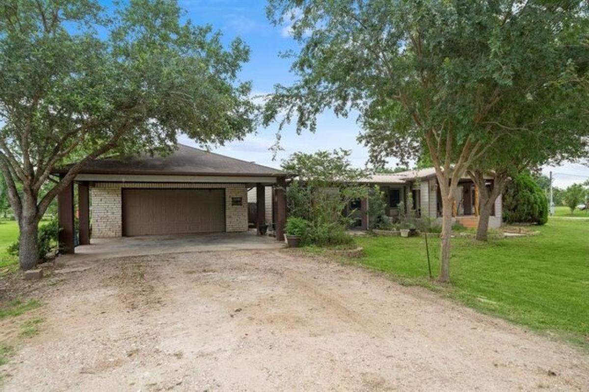 Picture of Home For Sale in Alvin, Texas, United States