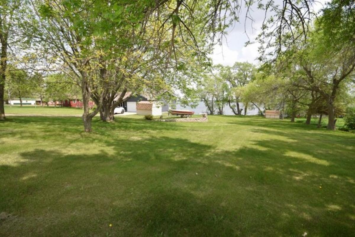 Picture of Home For Sale in Waubay, South Dakota, United States