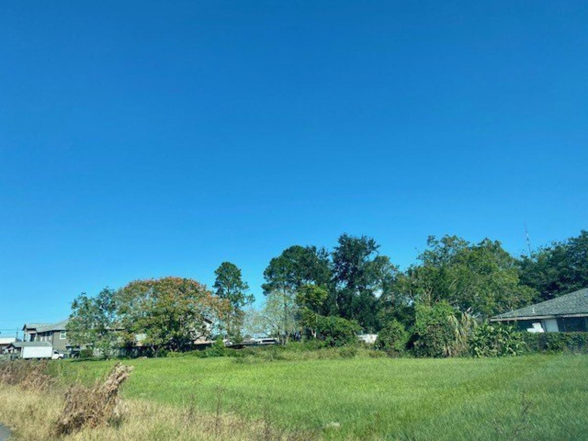 Picture of Residential Land For Sale in Gretna, Louisiana, United States