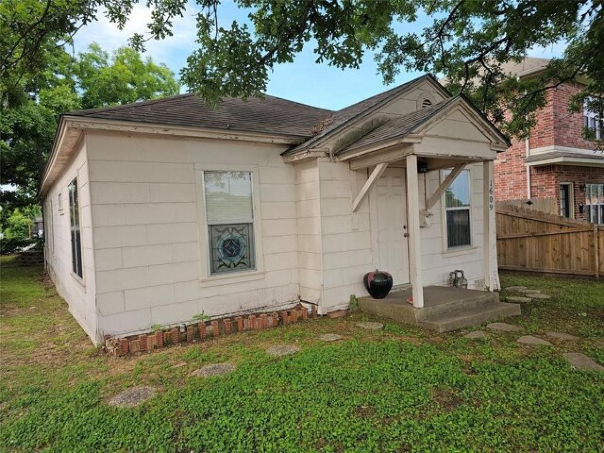 Picture of Home For Sale in Commerce, Texas, United States