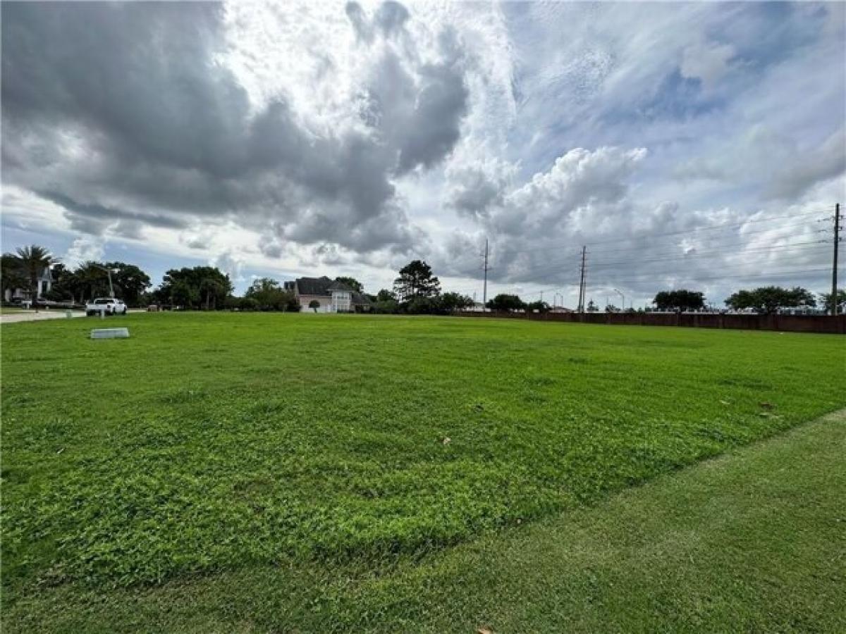 Picture of Residential Land For Sale in Gretna, Louisiana, United States