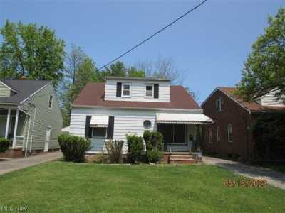 Home For Sale in Warrensville Heights, Ohio