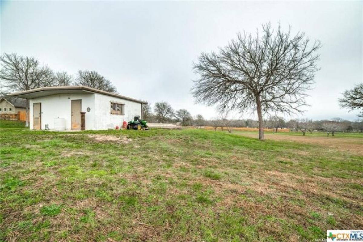 Picture of Residential Land For Sale in Seguin, Texas, United States