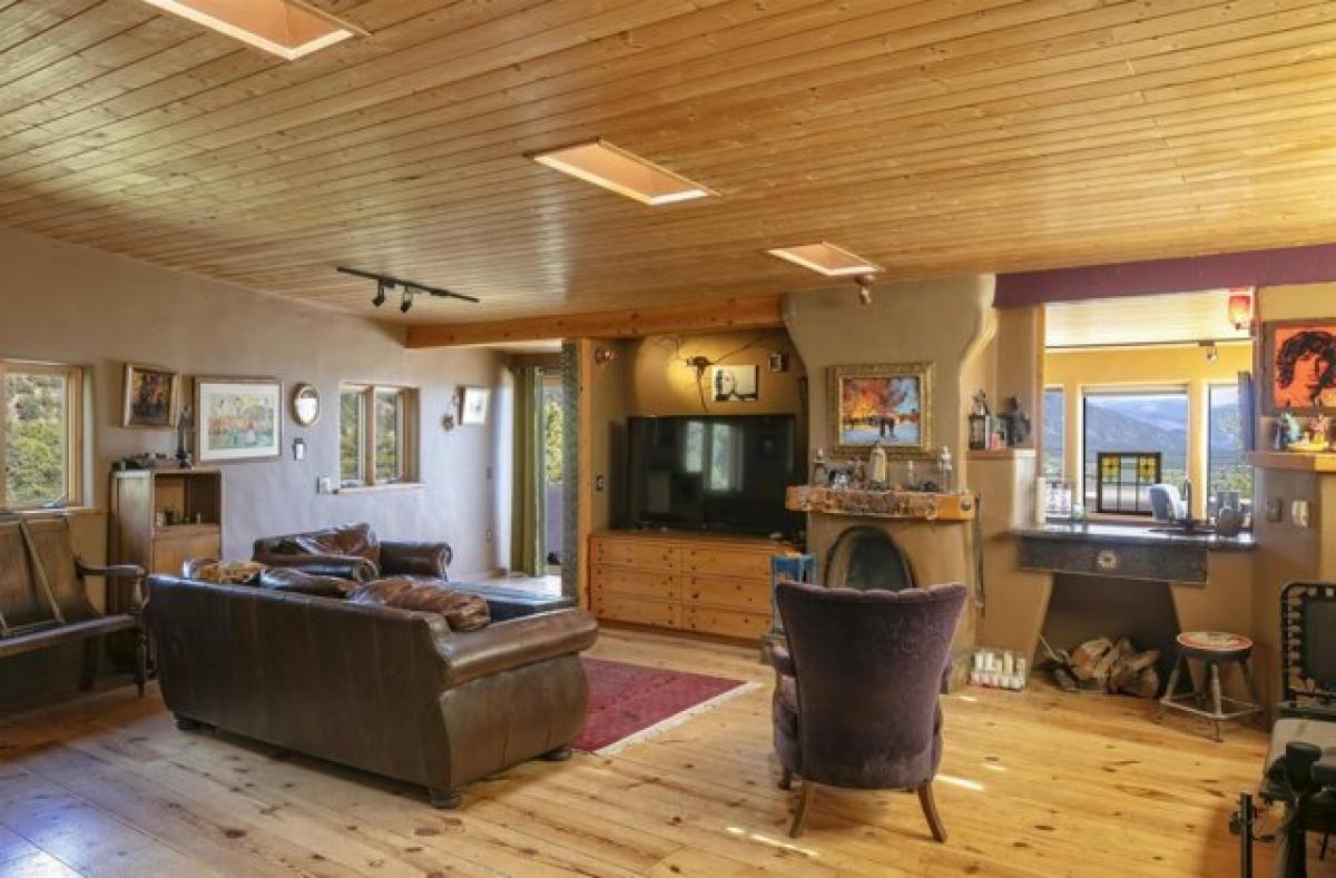 Picture of Home For Sale in Taos, New Mexico, United States