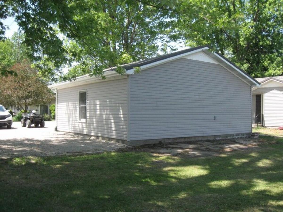 Picture of Home For Sale in Wolcottville, Indiana, United States