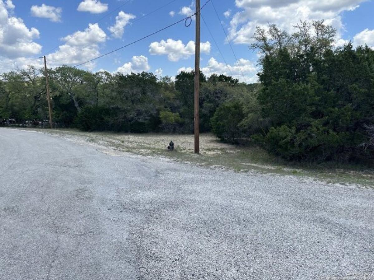 Picture of Residential Land For Sale in Lakehills, Texas, United States