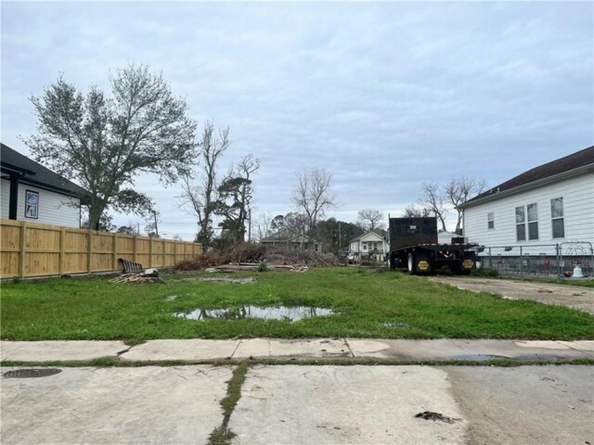 Picture of Residential Land For Sale in Chalmette, Louisiana, United States