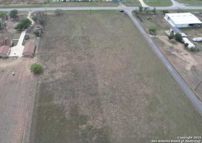 Residential Land For Sale in Devine, Texas