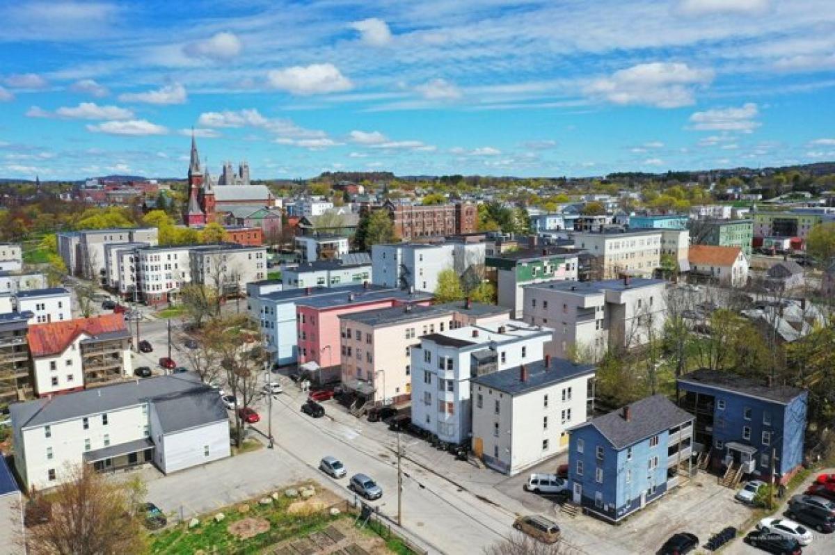 Picture of Home For Sale in Lewiston, Maine, United States