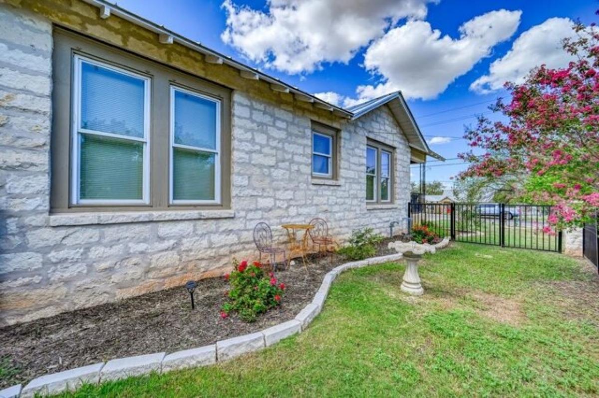 Picture of Home For Sale in Llano, Texas, United States