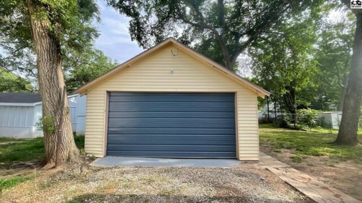 Picture of Home For Sale in Buhler, Kansas, United States