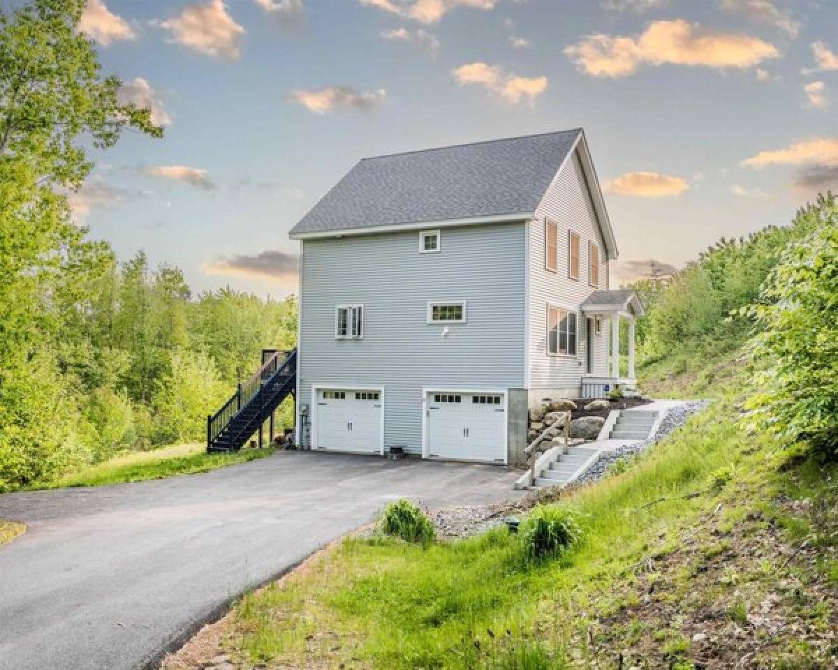 Picture of Home For Sale in Chichester, New Hampshire, United States