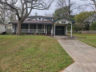 Home For Sale in Lake Jackson, Texas