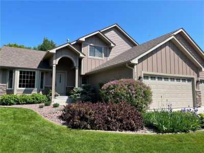 Home For Sale in Lino Lakes, Minnesota