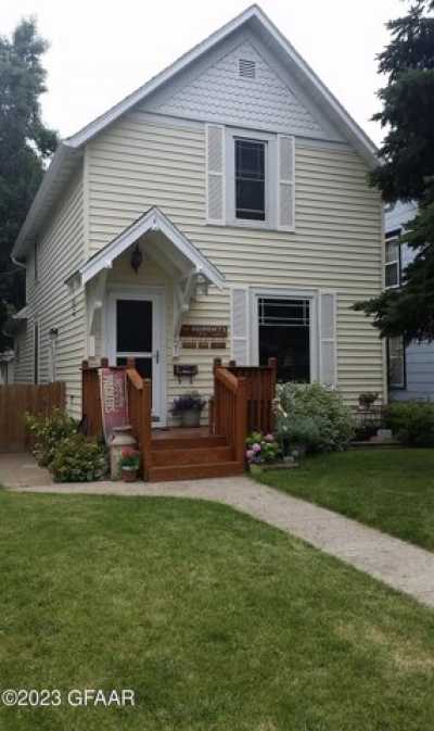 Home For Sale in Devils Lake, North Dakota