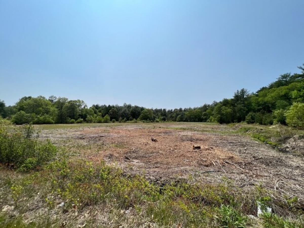 Picture of Residential Land For Sale in Carver, Massachusetts, United States