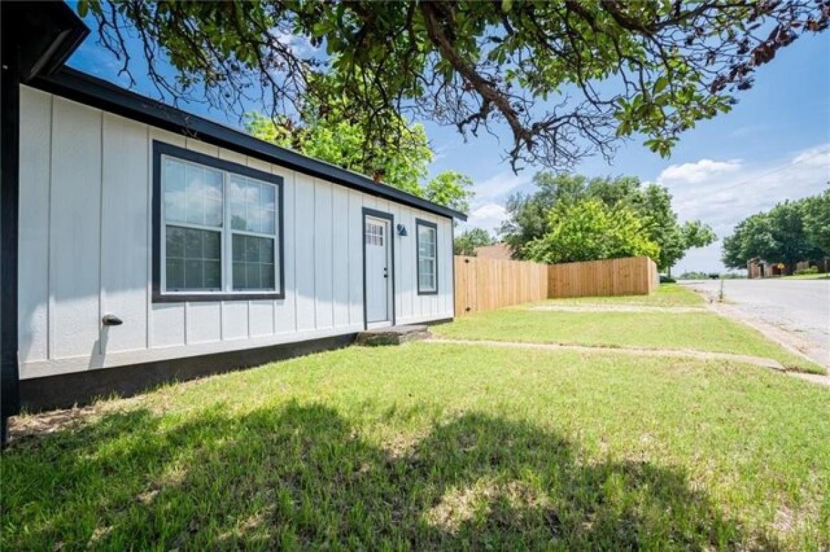 Picture of Home For Sale in West, Texas, United States