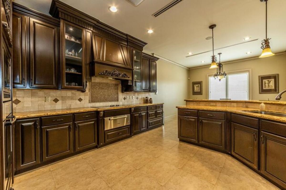 Picture of Home For Sale in Laredo, Texas, United States