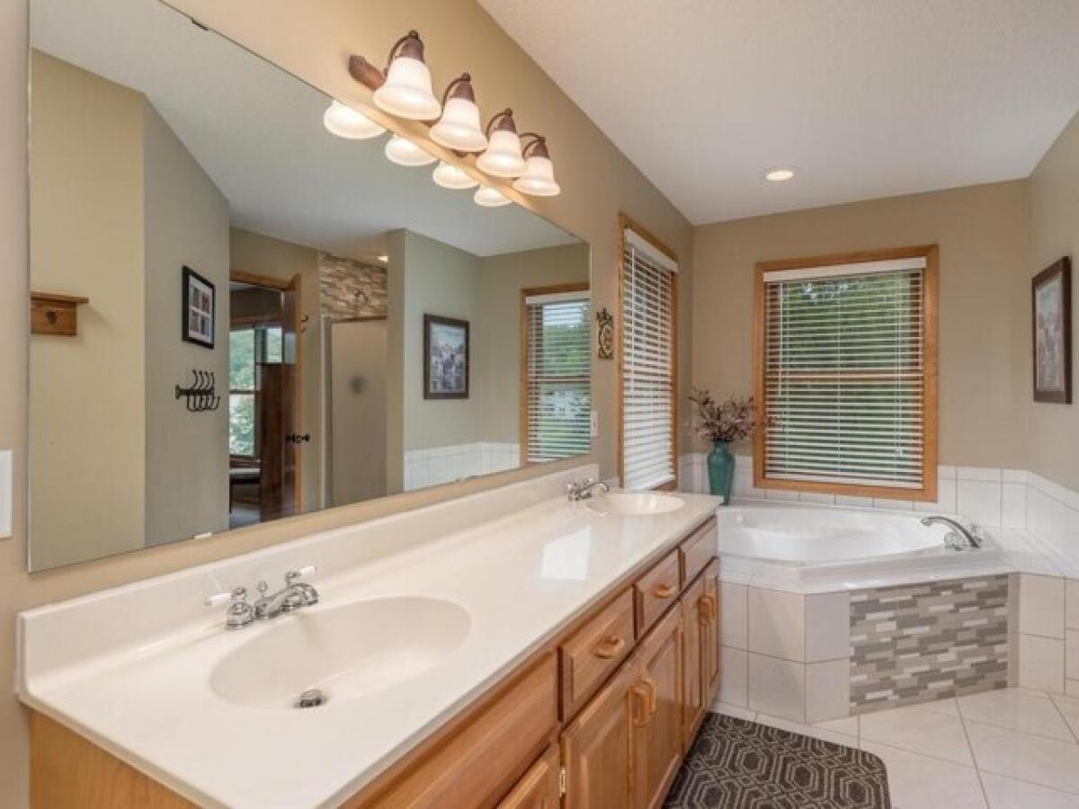 Picture of Home For Sale in Chaska, Minnesota, United States