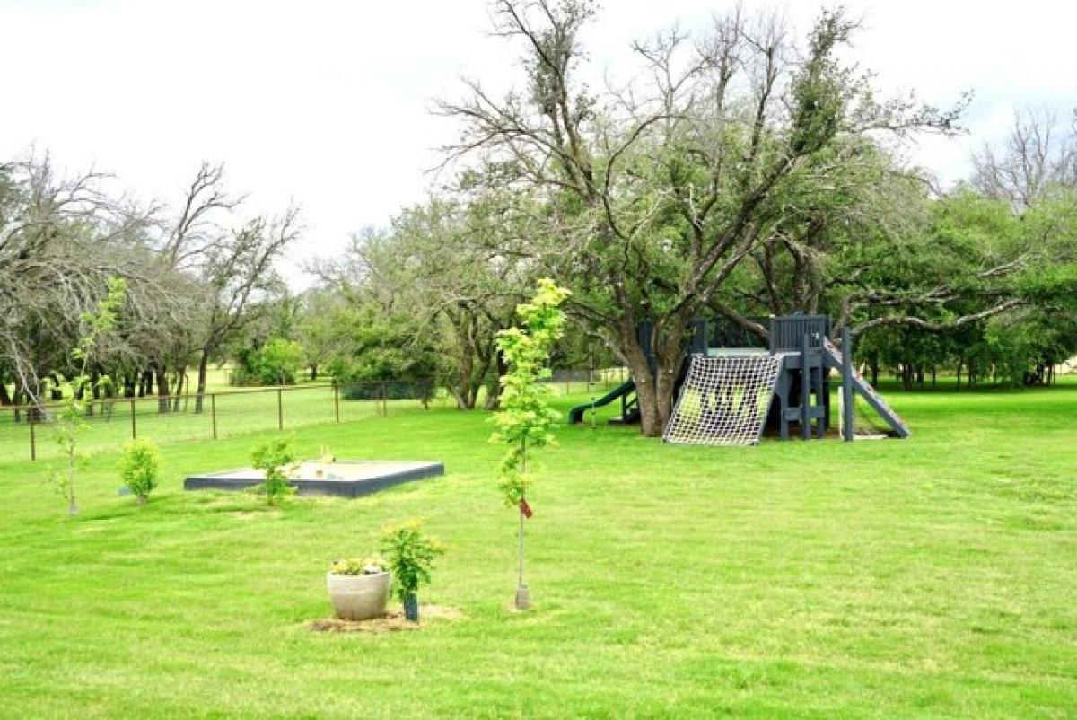 Picture of Home For Sale in Stephenville, Texas, United States