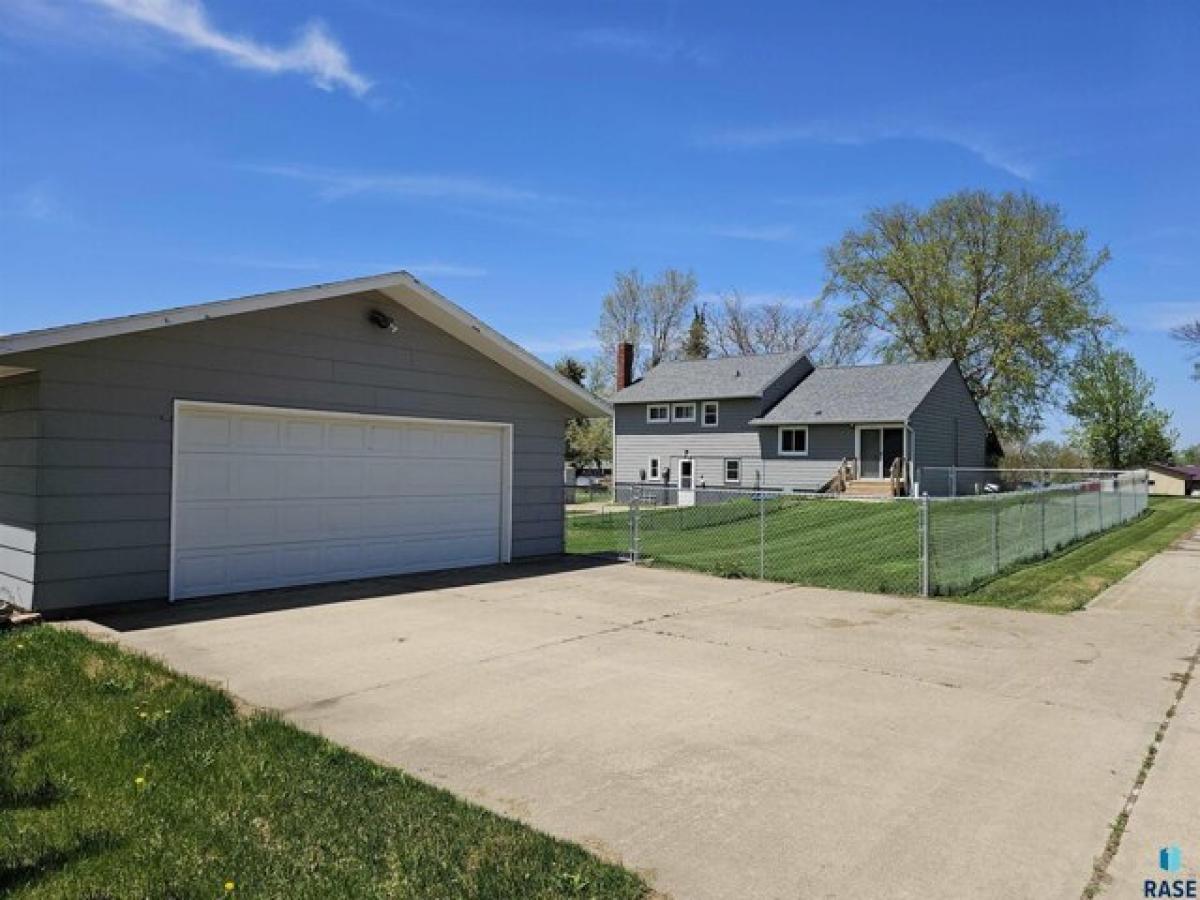 Picture of Home For Sale in Garretson, South Dakota, United States