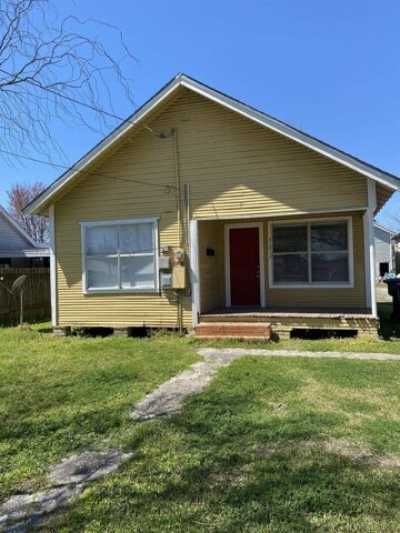 Home For Rent in Groves, Texas