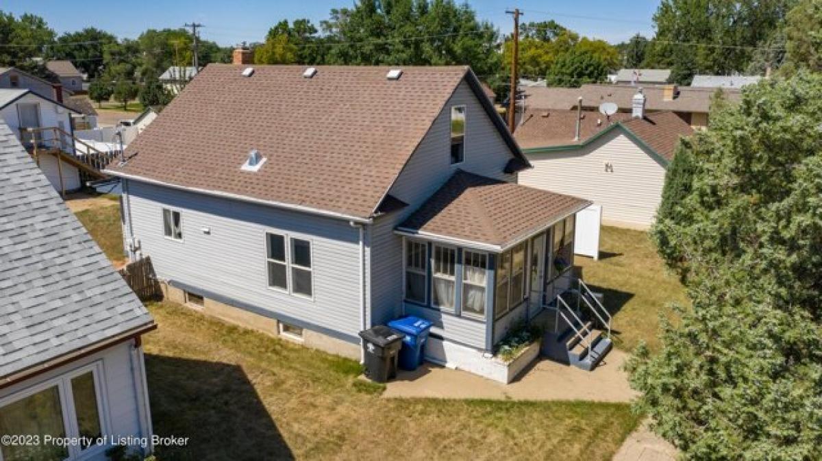 Picture of Home For Sale in Dickinson, North Dakota, United States