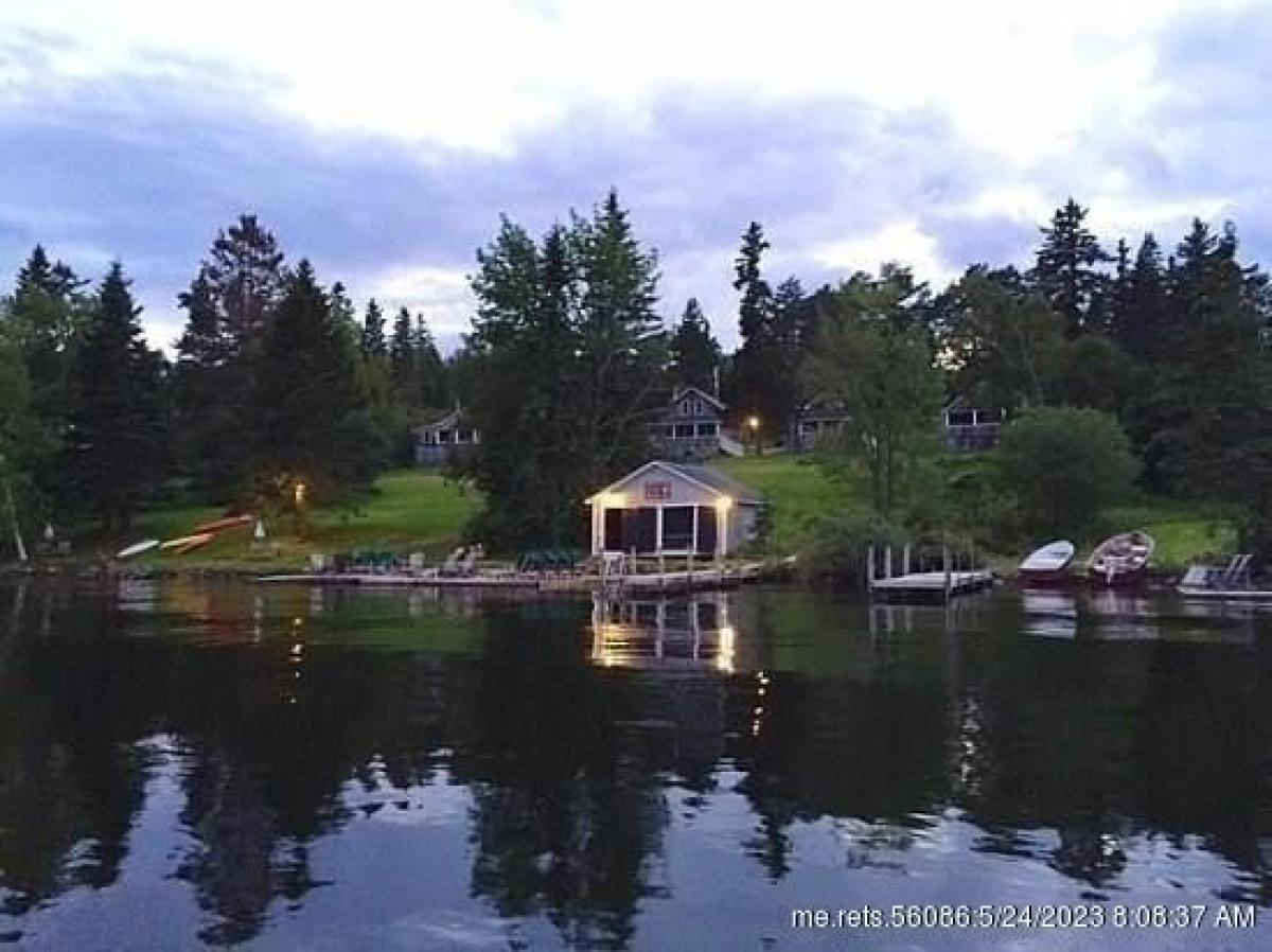 Picture of Home For Sale in Rangeley, Maine, United States