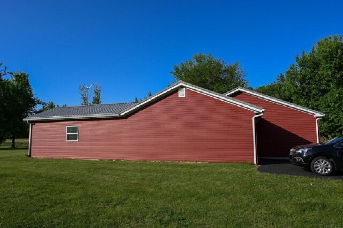 Picture of Home For Sale in Warsaw, Indiana, United States