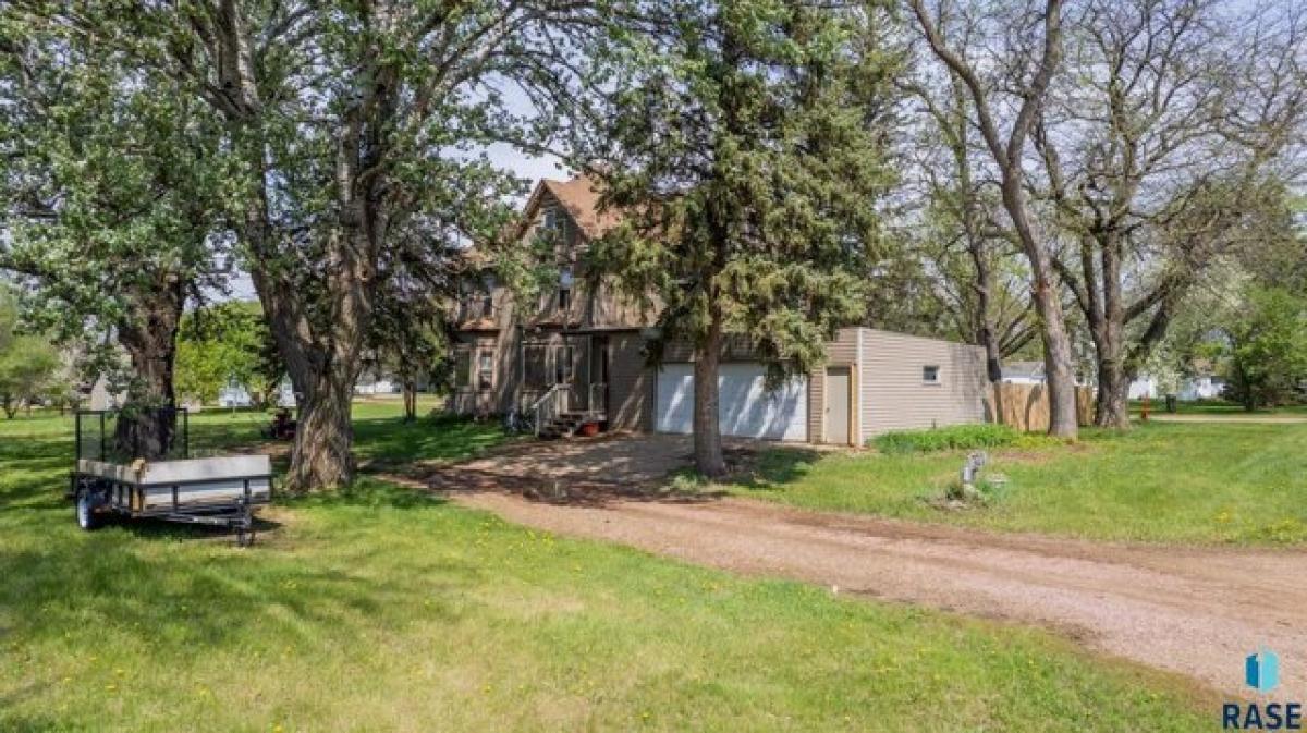 Picture of Home For Sale in Lennox, South Dakota, United States