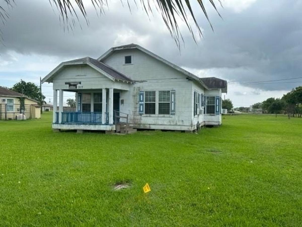 Picture of Home For Sale in Freeport, Texas, United States