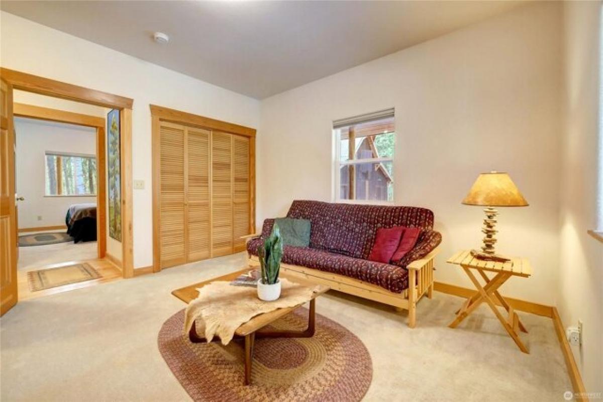 Picture of Home For Sale in Mazama, Washington, United States