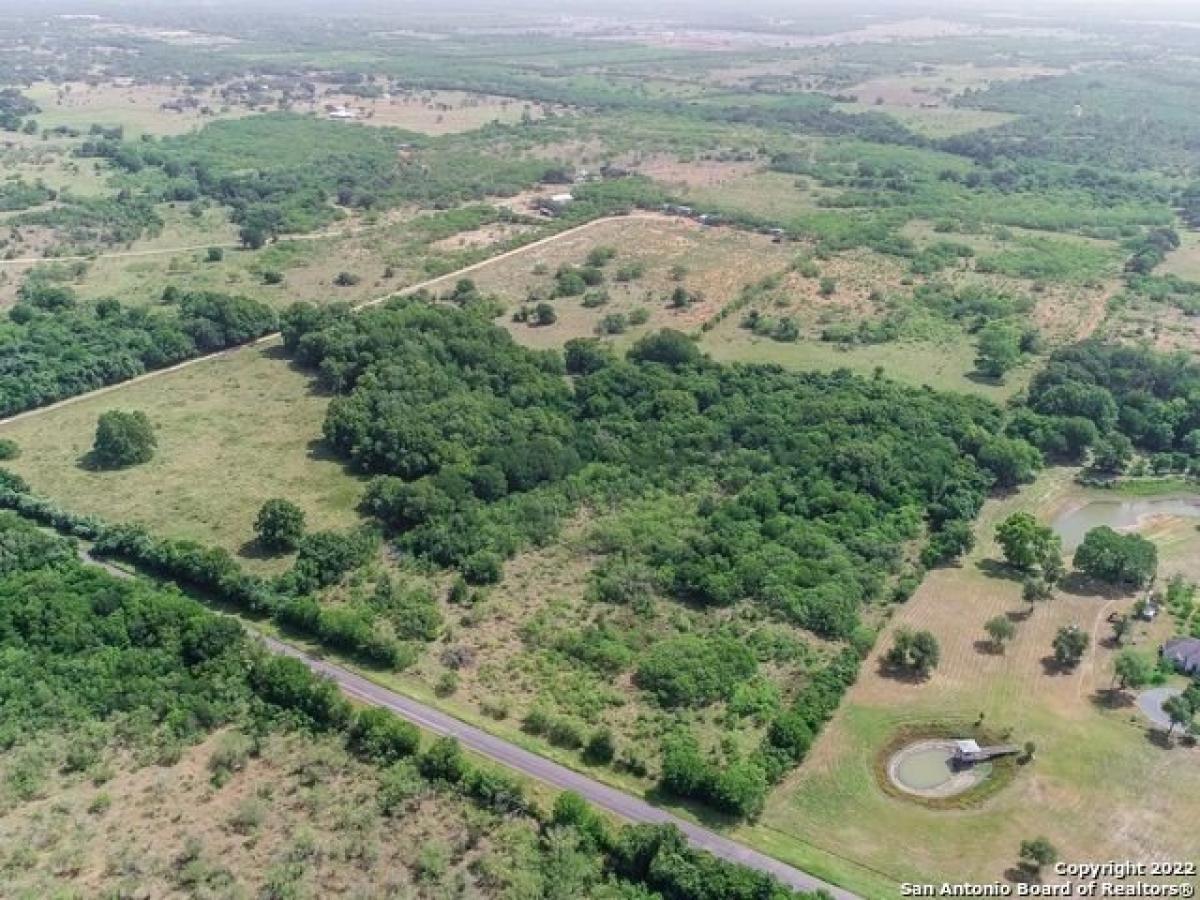 Picture of Residential Land For Sale in Seguin, Texas, United States