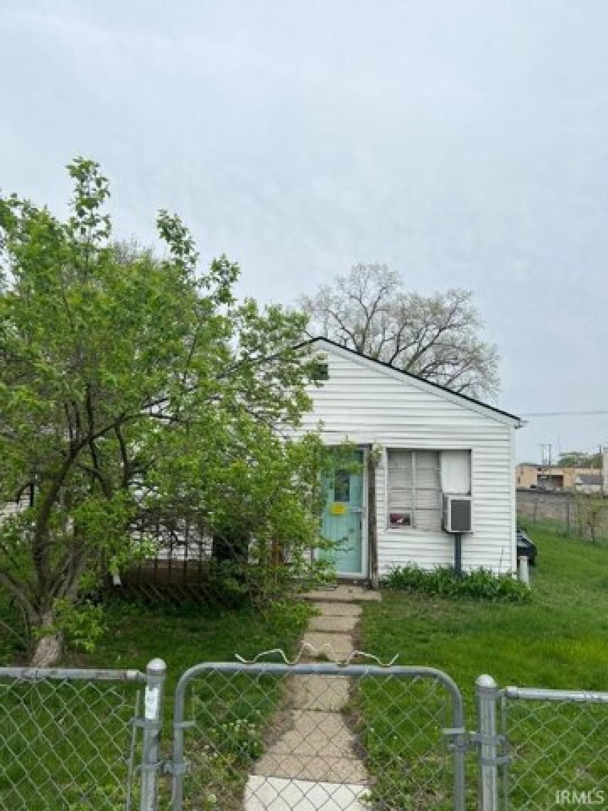 Picture of Home For Sale in Mishawaka, Indiana, United States