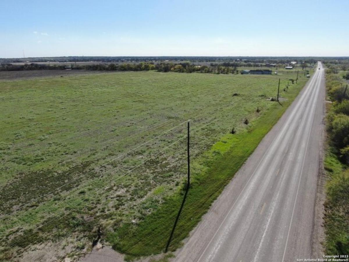 Picture of Residential Land For Sale in Devine, Texas, United States