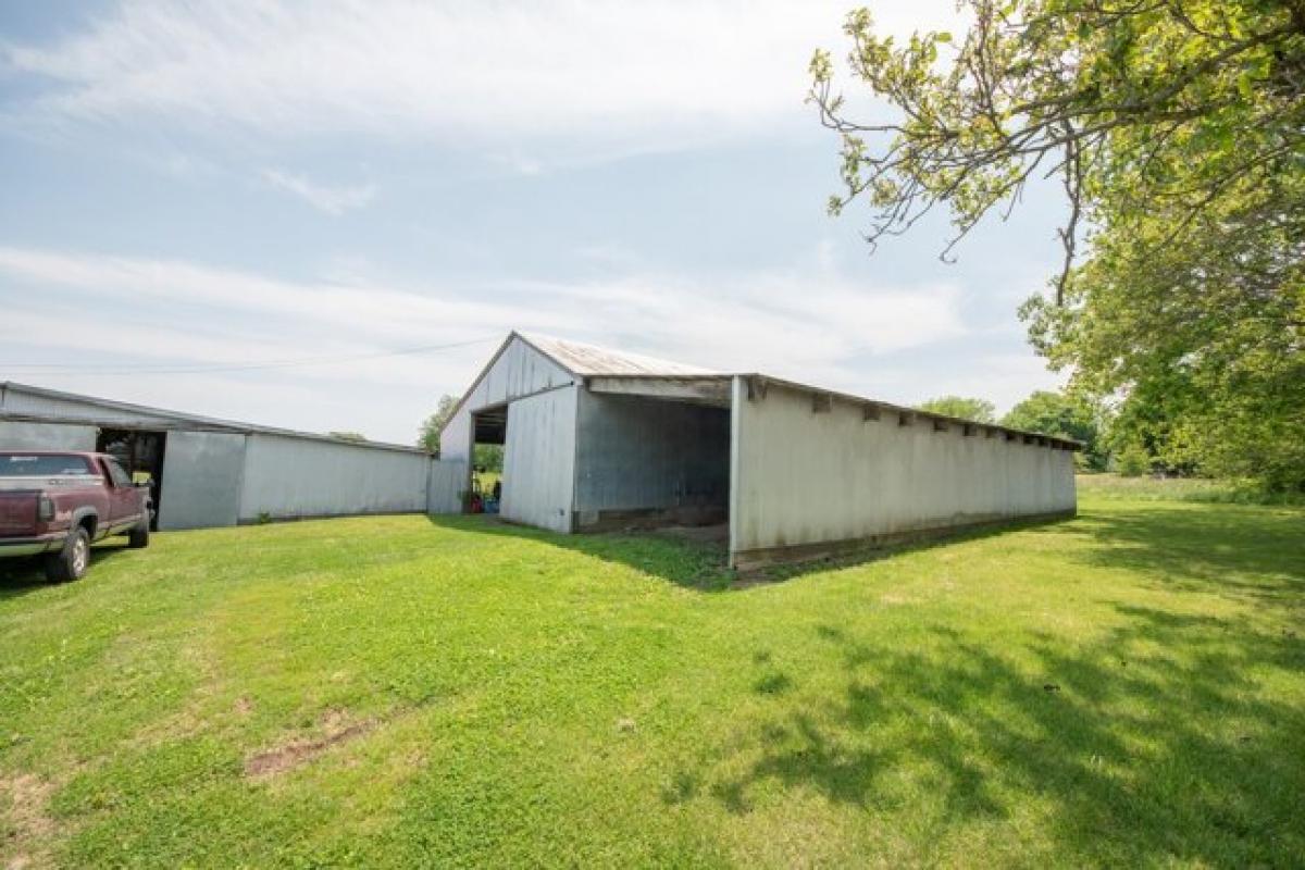 Picture of Home For Sale in Elizabethtown, Indiana, United States