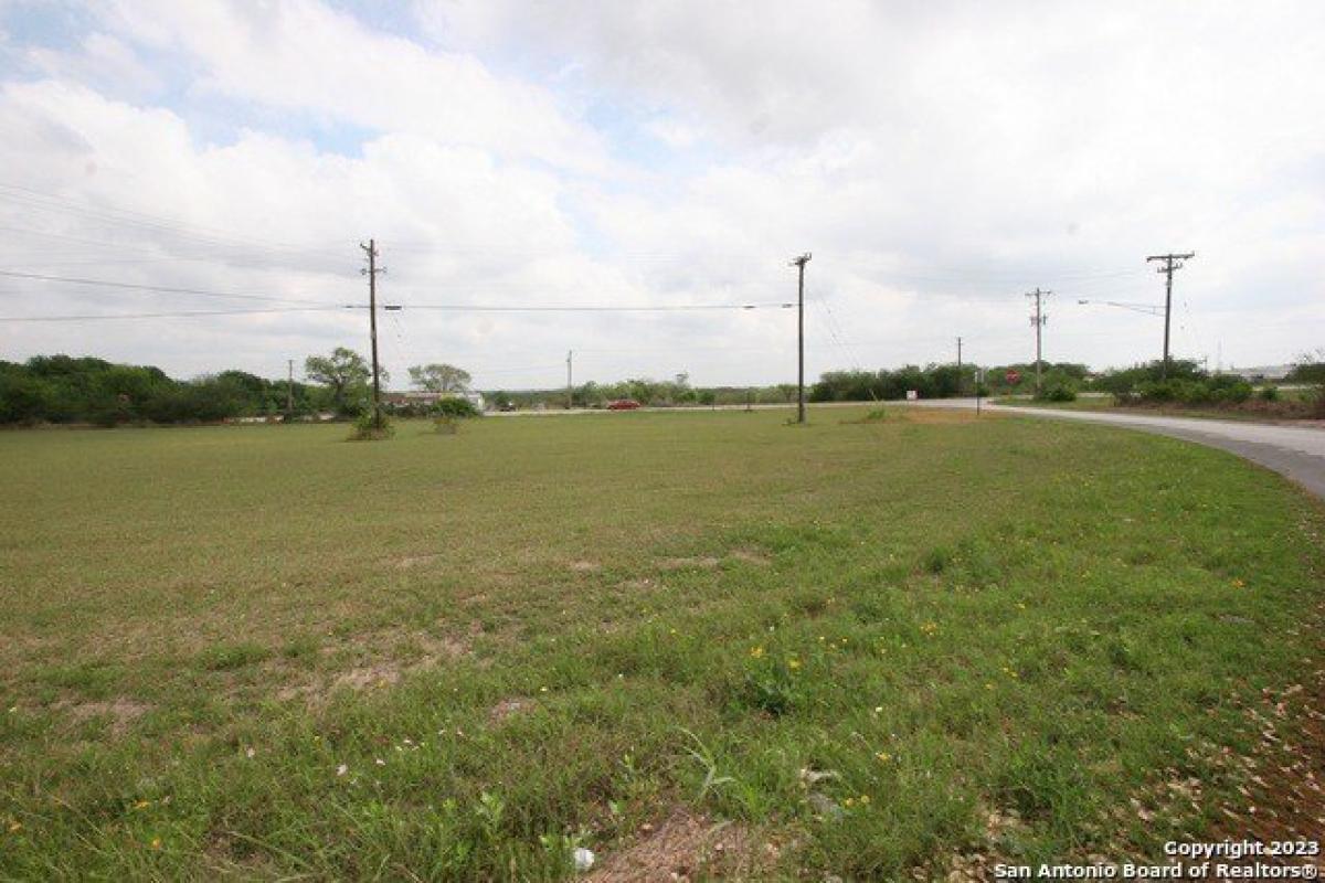 Picture of Residential Land For Sale in Beeville, Texas, United States