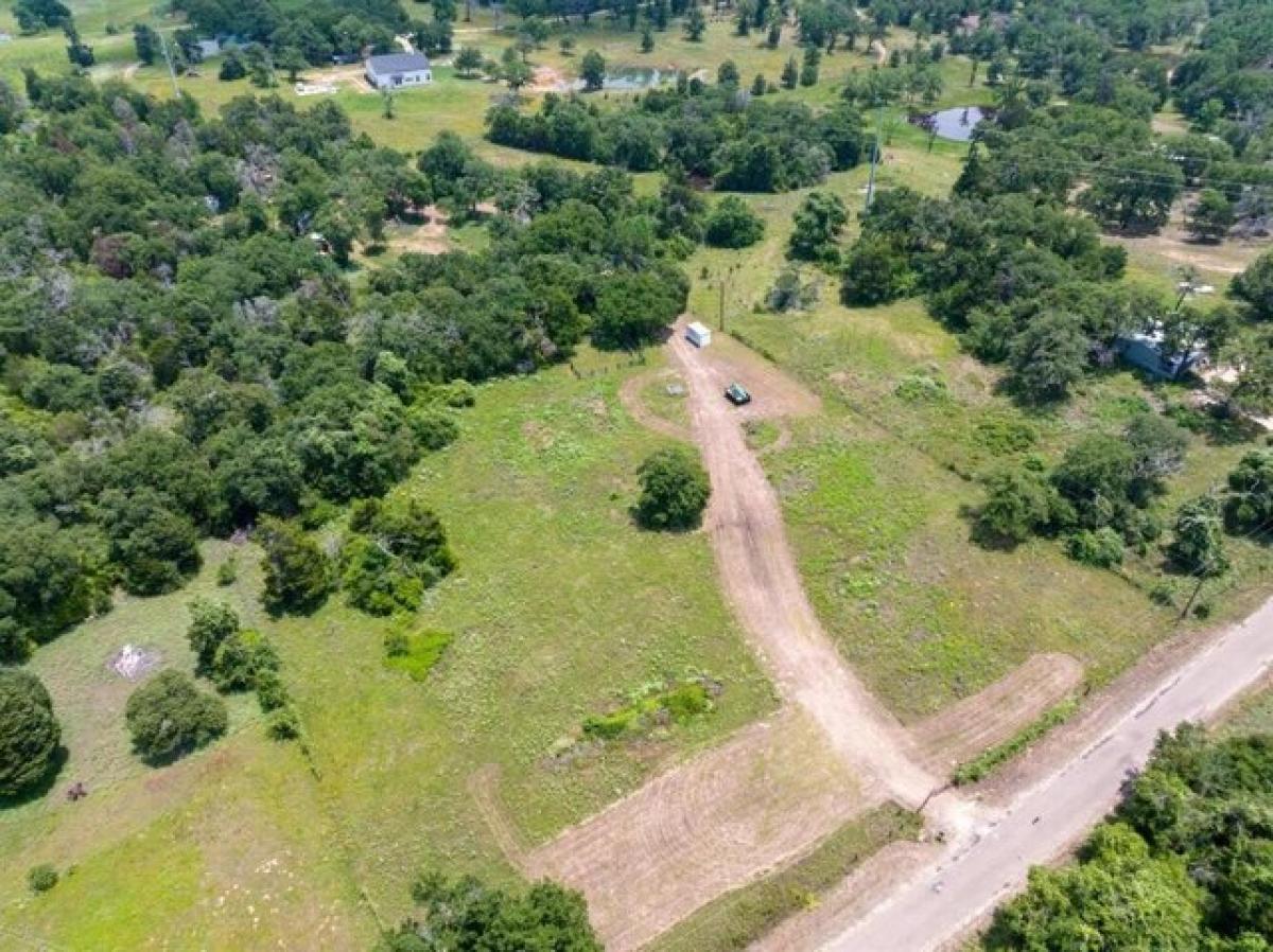 Picture of Home For Sale in Rockdale, Texas, United States